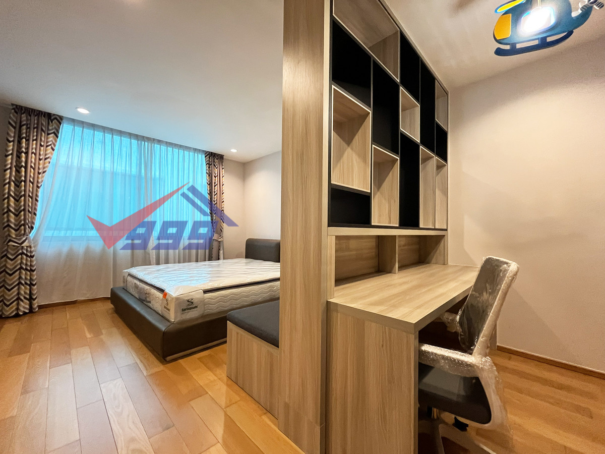 For RentTownhomePattanakan, Srinakarin : Modern luxury 3-bedroom townhouse for rent in Krungthep Kreetha.