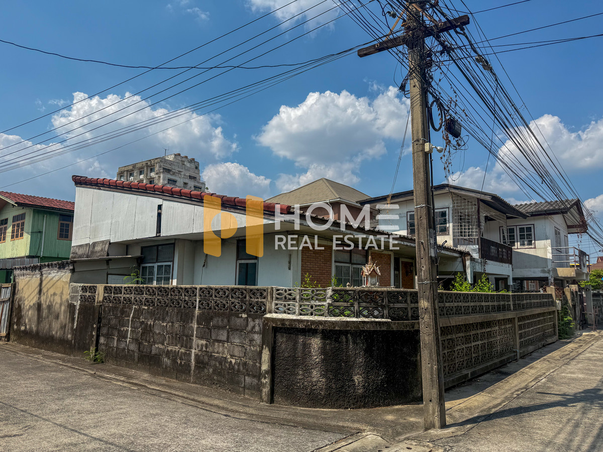 ขายที่ดินอ่อนนุช อุดมสุข : ที่ดินพร้อมสิ่งปลูกสร้าง 96 ตร.ว. ซอยอุดมสุข 50 / (ขาย), Land with Building 96 Sq.wah Soi Udomsuk 50 / (FOR SALE) GNG017