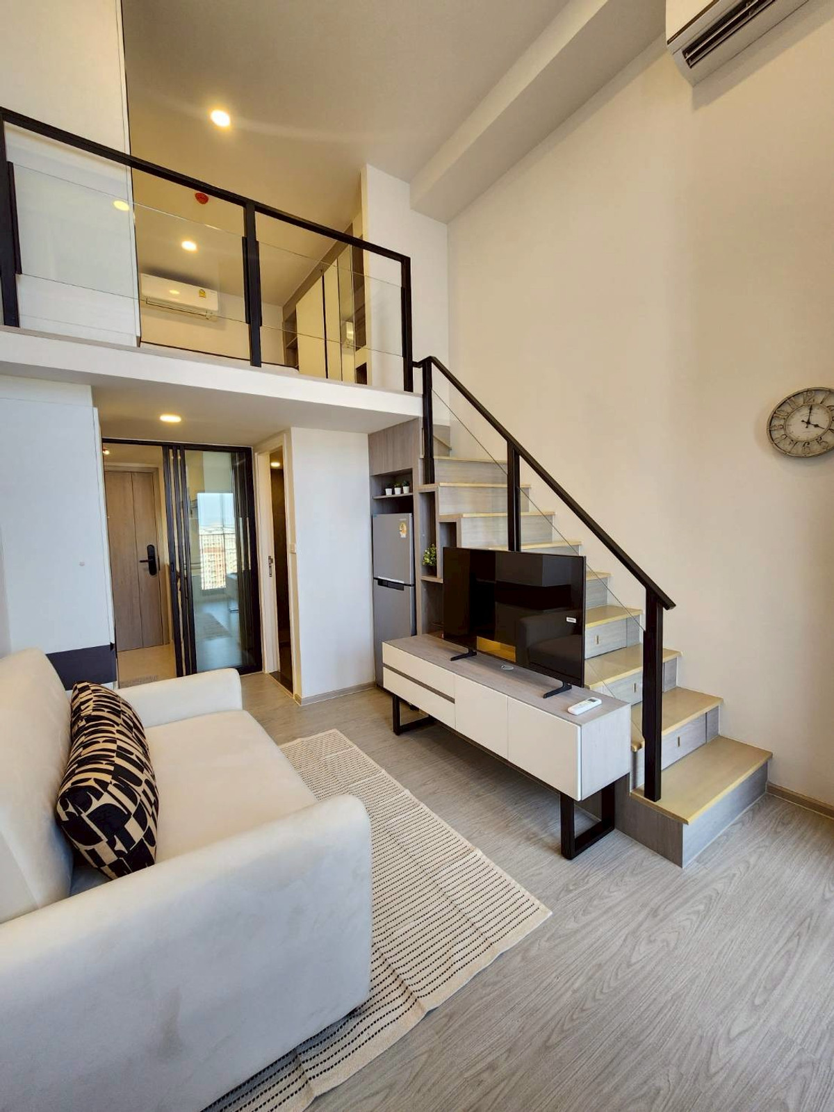 ขายคอนโดเสรีไทย-นิด้า : 🏙✨ Origin Plug & Play Ramkhamhaeng Triple Station ✨🏙 📢📢 ปล่อยเช่าคอนโด Duplex พร้อมเข้าอยู่ 📢📢