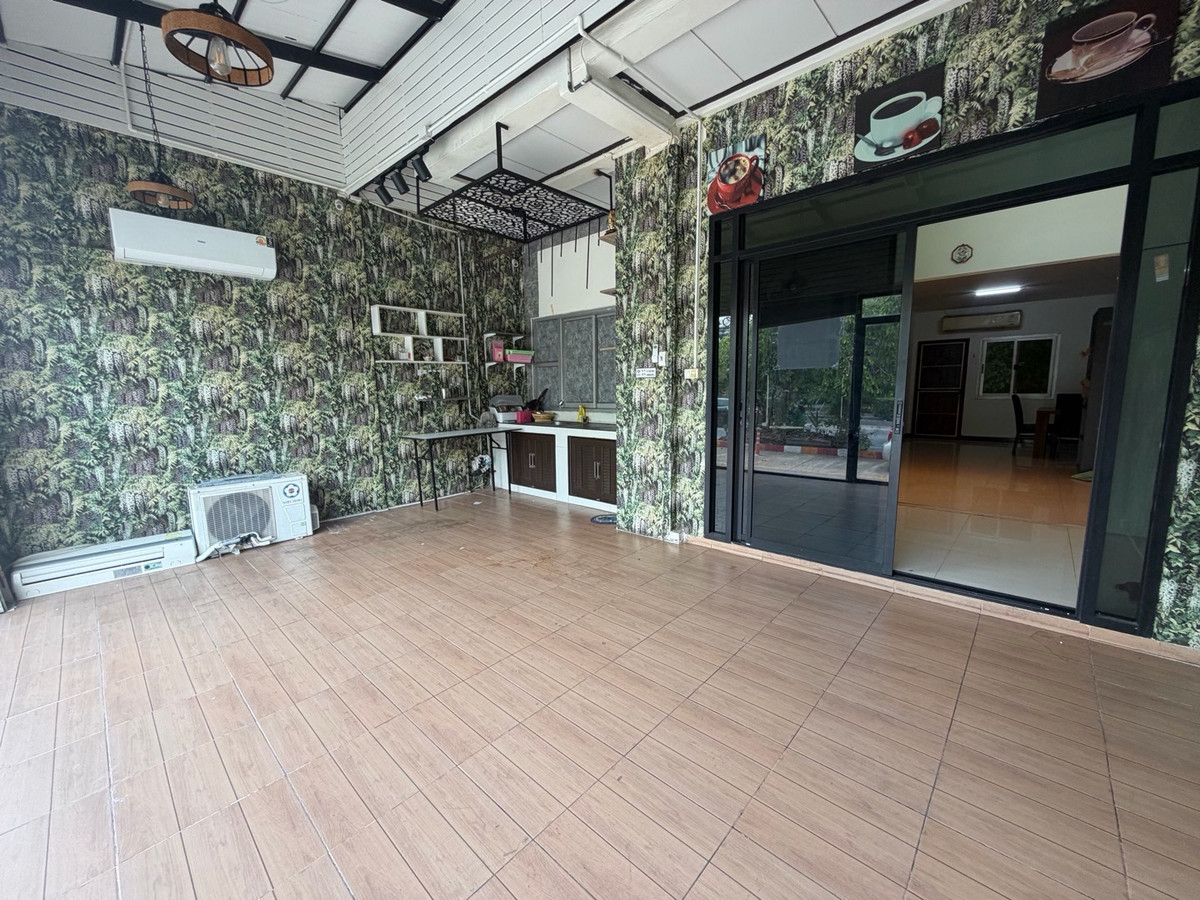 For RentTownhomePattanakan, Srinakarin : For rent, 3-story townhome, Suan Racha Village, Townhome, Krungthep Kreetha Soi 7.