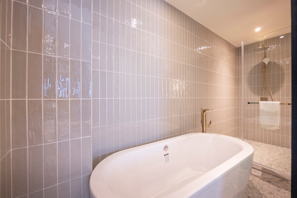 For RentCondoSukhumvit, Asoke, Thonglor : 🔥𝘽𝙚 𝙩𝙝𝙚 𝙛𝙞𝙧𝙨𝙩 𝙩𝙤 𝙧𝙚𝙣𝙩🔥 𝗩𝗜𝗔 𝟯𝟰 Condo, large room Pets allowed🐾 Newest, near BTS Thonglor.