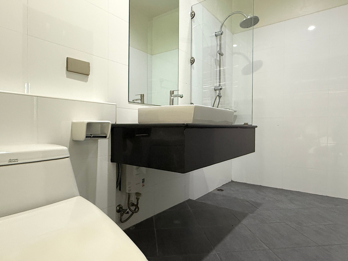 ให้เช่าทาวน์โฮมสุขุมวิท อโศก ทองหล่อ : บ้านเดี่ยว 3 ห้องนอน พร้อมให้เช่า ใกล้กับห้าง Emporium