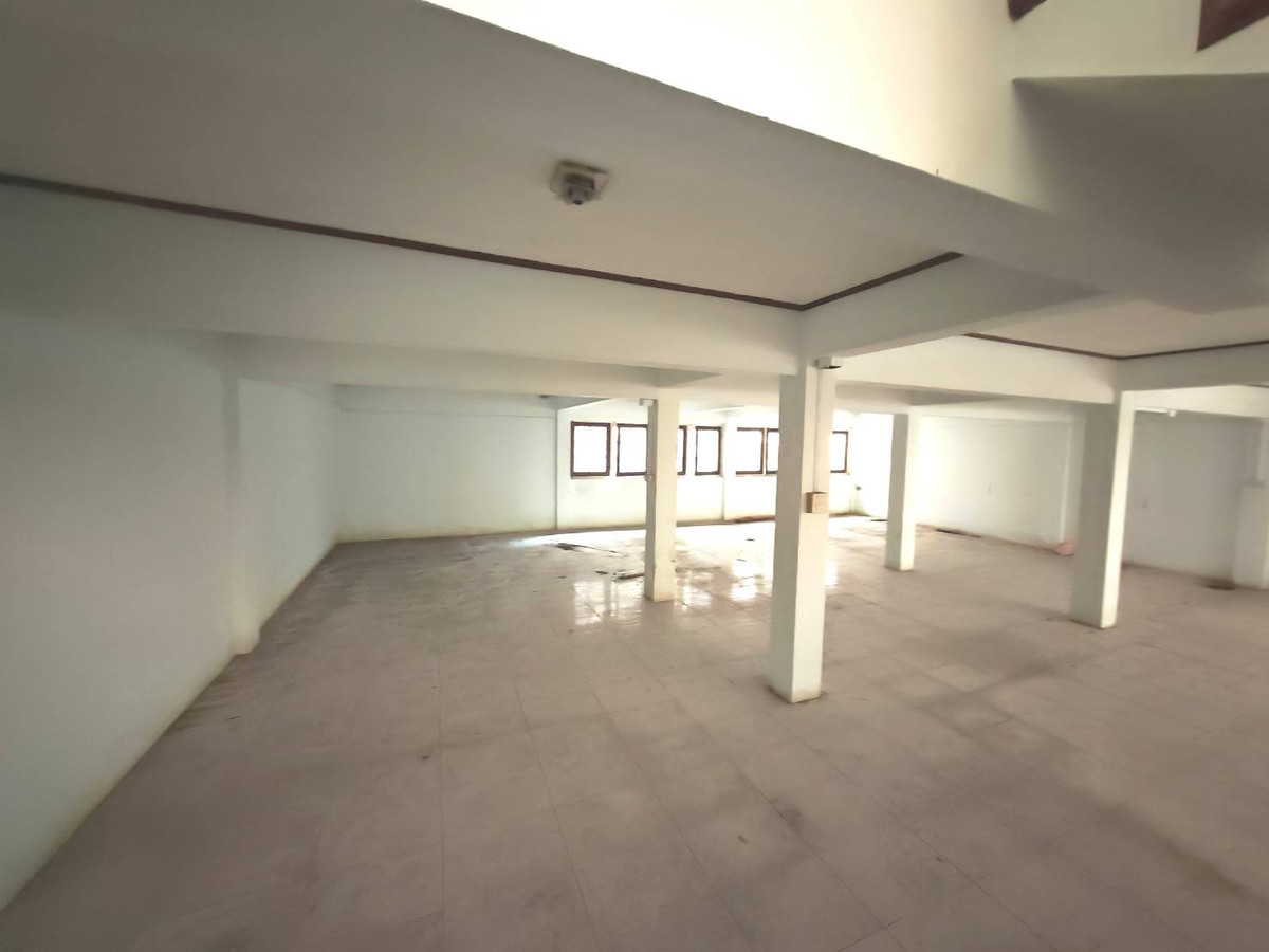 ขายบ้านรัชดา ห้วยขวาง : ขายด่วน!! บ้านเดี่ยว 2 ชั้น 126 ตรว. ทำเลทองย่านห้วยขวาง-รัชดา มีห้องใต้ดินขนาดใหญ่