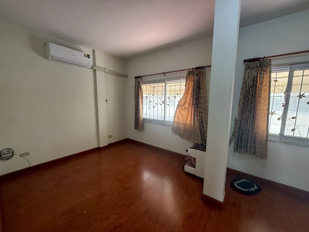 For RentTownhomePattanakan, Srinakarin : For rent, 3-story townhome, Suan Racha Village, Townhome, Krungthep Kreetha Soi 7.