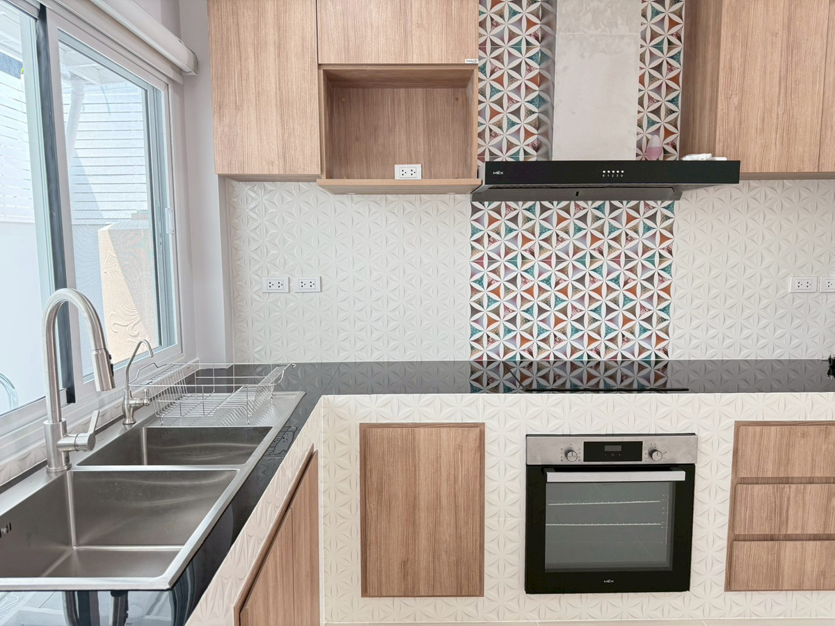 For RentHouseOnnut, Udomsuk : 🐈🎊 Urgent House On Nut 40 for rent with a small garden inside the house. Can turn animals