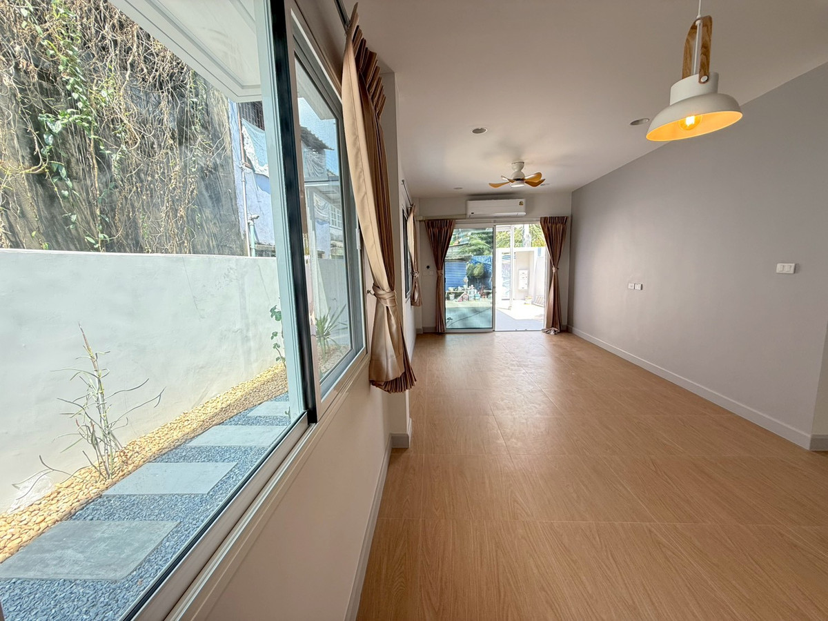 For RentHouseOnnut, Udomsuk : 🐈🎊 Urgent House On Nut 40 for rent with a small garden inside the house. Can turn animals