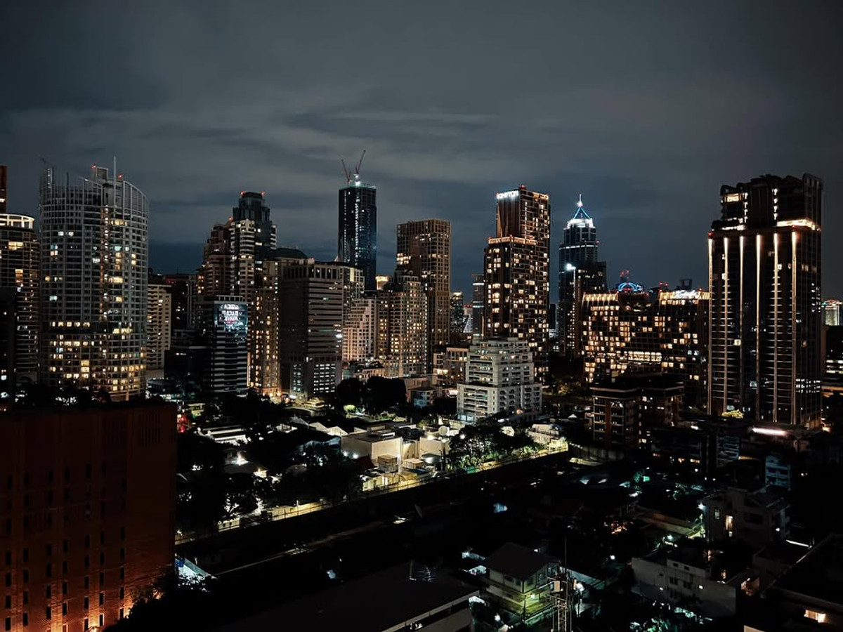 For RentCondoWitthayu, Chidlom, Langsuan, Ploenchit : (Co-Agent Com 80%) Condo for rent 185 Rajadamri Monthly 84,000 thb.