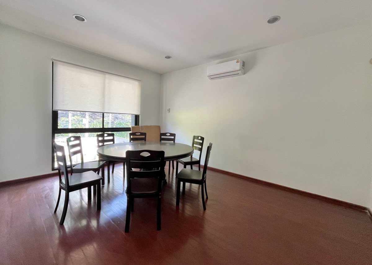 For RentRetail SpaceSukhumvit, Asoke, Thonglor : House for rent for business @ Pridi Banomyong, Sukhumvit, near Thonglor, Ekkamai, decorated, can be renovated, willing to accept tenants for 3+3 years, free decoration for 30 days.