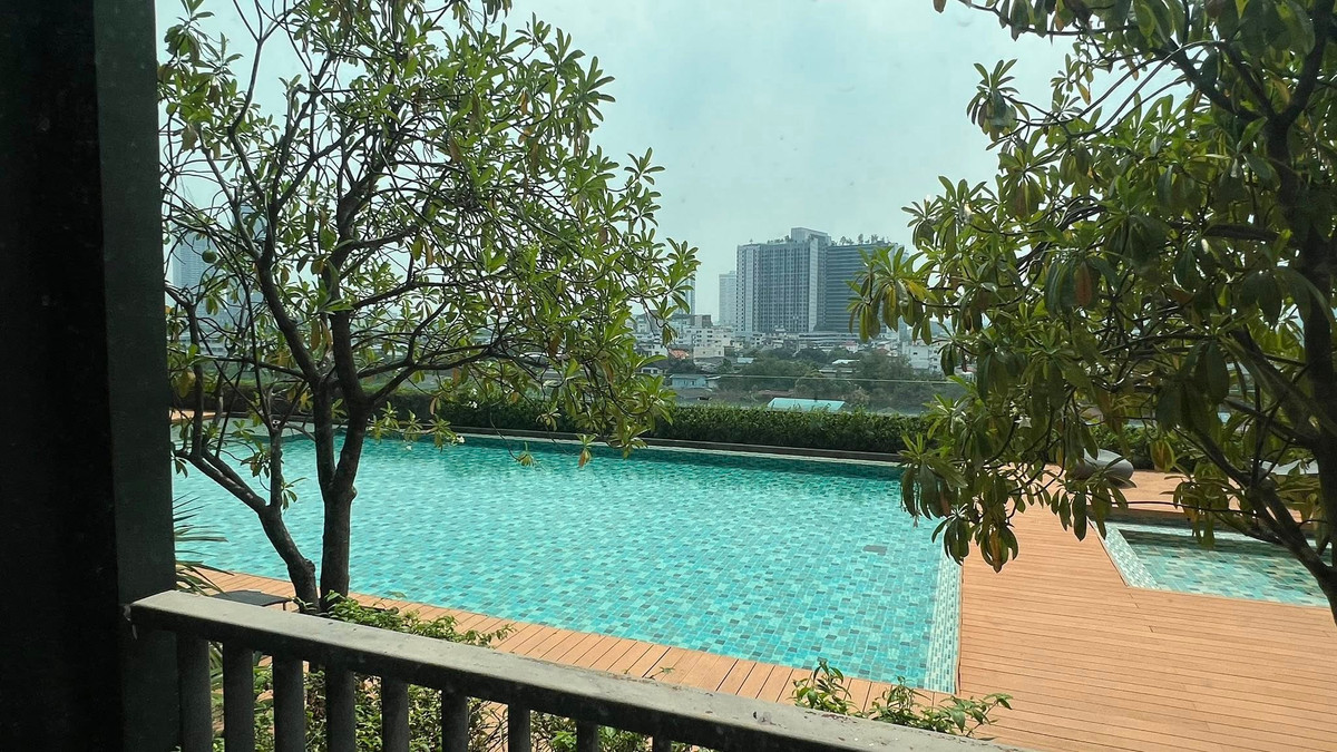 For SaleCondoPinklao, Charansanitwong : ✅ Newly renovated condo in Modern Luxury style, move-in ready with pool view, quiet and private ✅ The Tree RIO Bang-Aor Station