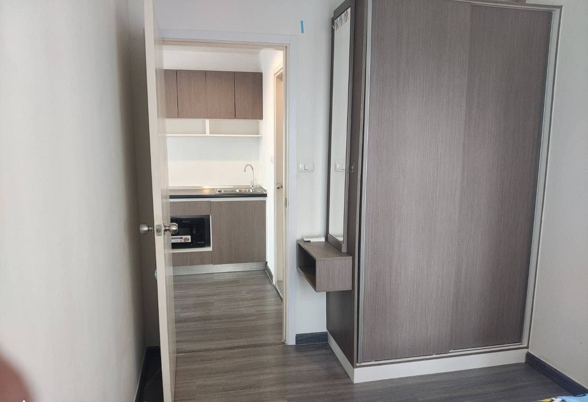 For RentCondoSamut Prakan,Samrong : For rent 📍 The Trust Condo @BTS Erawan 📍 Fully furnished with appliances. Near BTS Erawan.