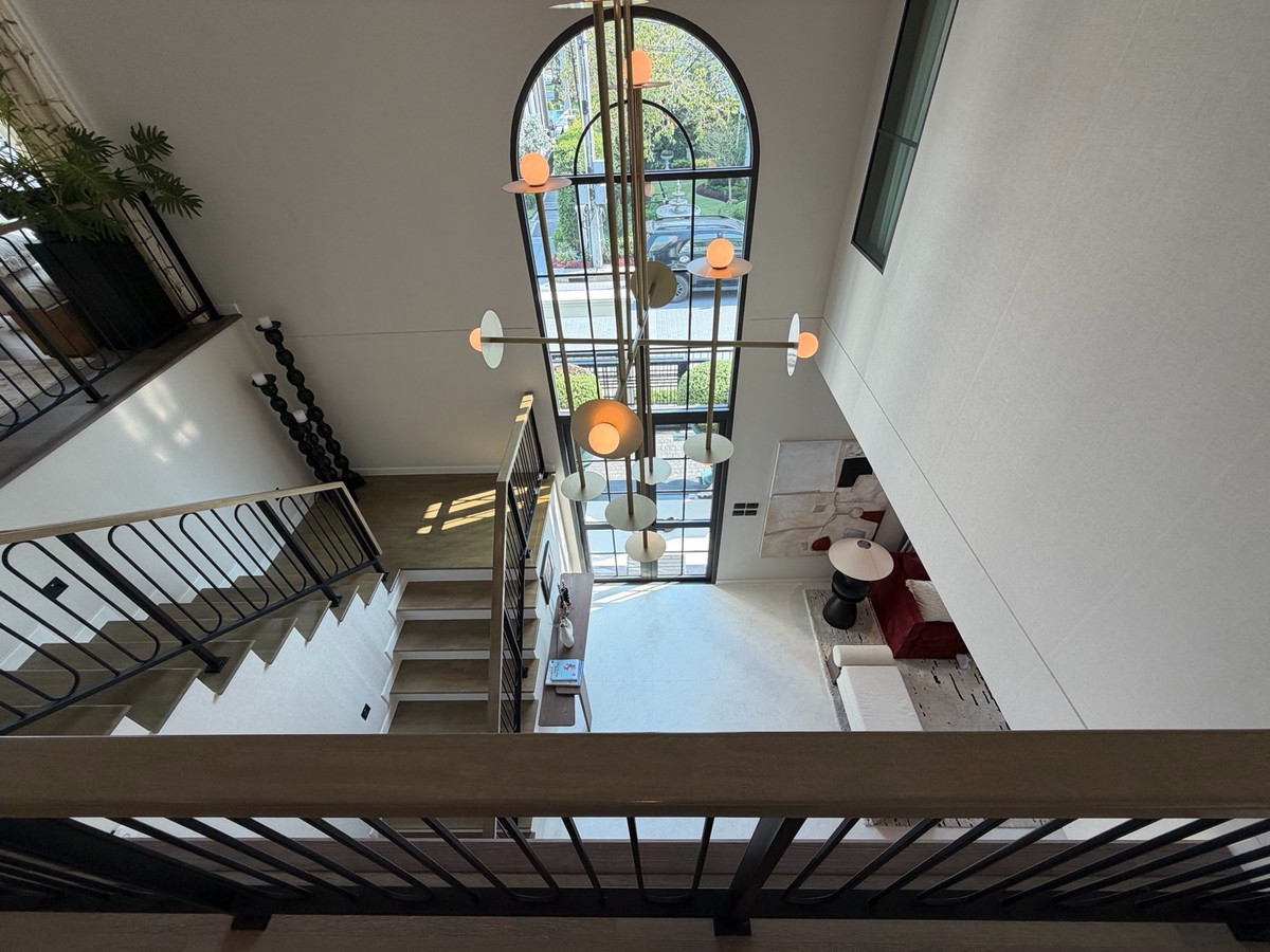 ให้เช่าบ้านบางนา แบริ่ง ลาซาล : ให้เช่าบ้านเดี่ยวหรู เศรษฐสิริ บางนา กม.10 บ้านเดี่ยวดีไซน์โมเดิร์น เรียบหรู ฟังก์ชันลงตัว เหมาะสำหรับครอบครัวที่ต้องการความเป็นส่วนตัวในโครงการระดับพรีเมียม