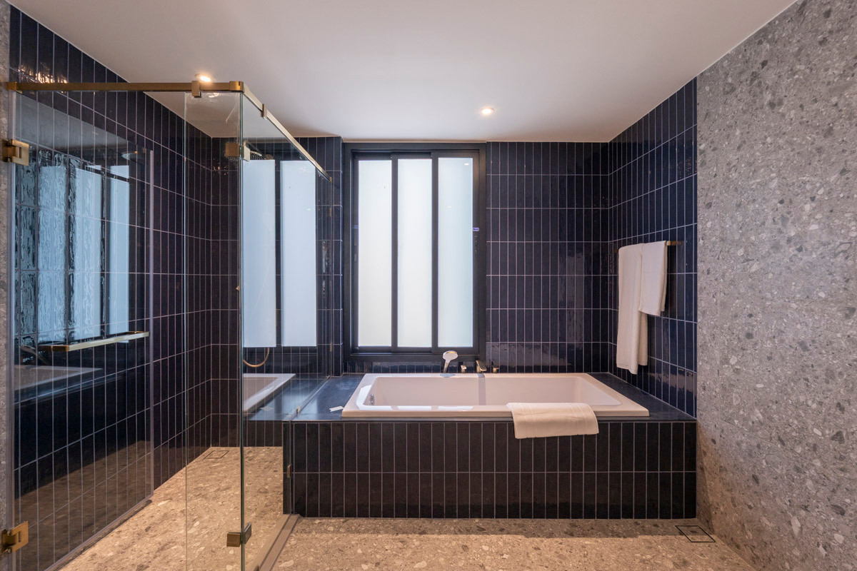 For RentCondoSukhumvit, Asoke, Thonglor : 🔥𝘽𝙚 𝙩𝙝𝙚 𝙛𝙞𝙧𝙨𝙩 𝙩𝙤 𝙧𝙚𝙣𝙩🔥 𝗩𝗜𝗔 𝟯𝟰Condo, large room Pets allowed🐾 Newest, near BTS Thonglor.