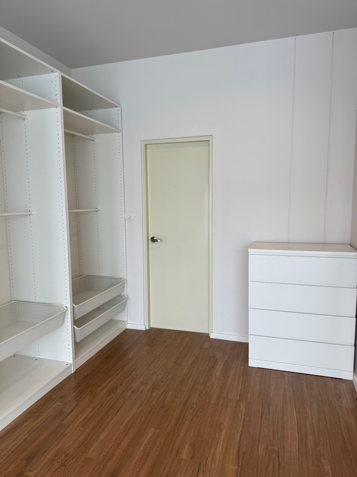 ให้เช่าทาวน์โฮมบางนา แบริ่ง ลาซาล : 🏠 ให้เช่าทาวน์โฮม 3 ชั้น โครงการบ้านกลางเมือง (บางนา-วงแหวน) เดือนละ 23000 บาท 🎉 ใกล้เมกา บางนา กิ่งแก้ว นิคมเจโม บ้านสวย เฟอร์นิเจอร์และเครื่องใช้ไฟฟ้าครบ พร้อมเข้าอยู่ ✅✅