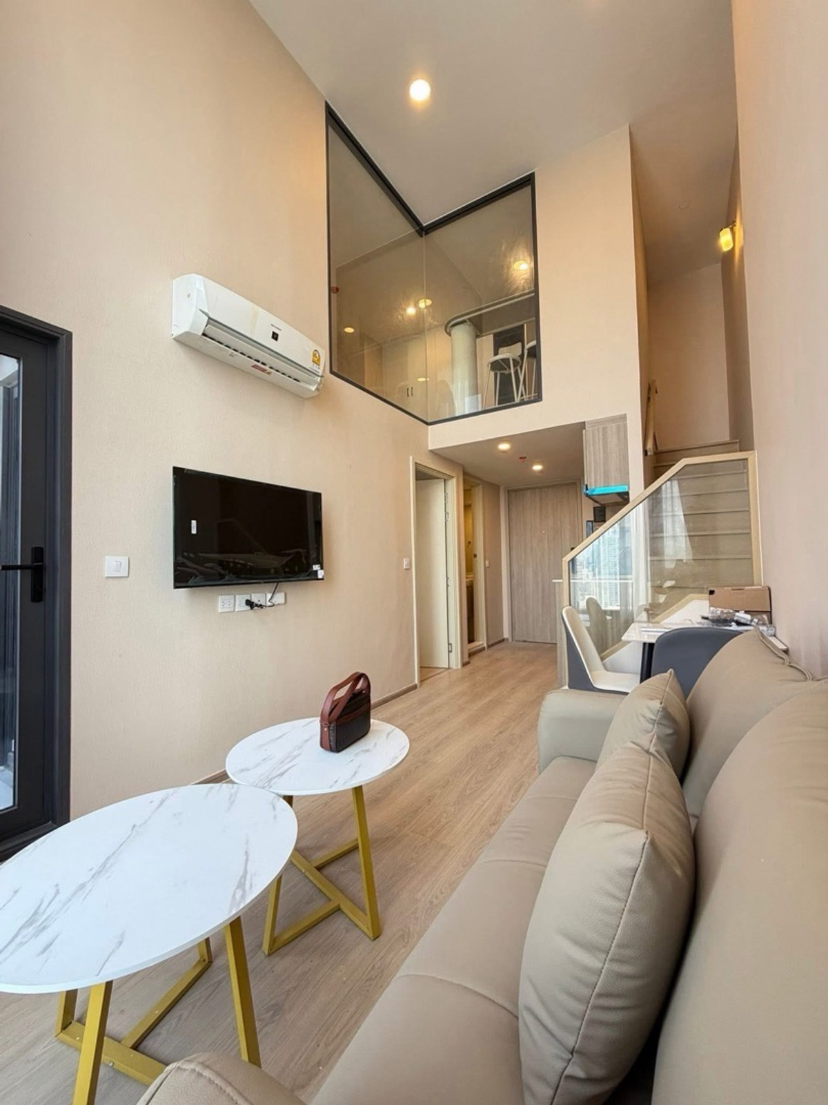 ให้เช่าคอนโดคลองเตย กล้วยน้ำไท : 🌸🌸คอนโดใหม่ ห้องใหม่ LIFE พระรามสี่ อโศก ใกล้Mrt ศูนย์สิริกิตติ์เพียง350 เมตร 2 นอน 1 น้ำ Duplex ห้องสวย วิวดี แต่งครบ พร้อมอยู่ ส่วนกลางดีมาก ทำเลโค้งแม่น้ำ เจ้าพระยา สนใจนัดชมได้เลย ยินดีต้อนรับนะคะ😊 พร้อมนำดูส่วนกลางโครงการทั้งหมดค่ะ 