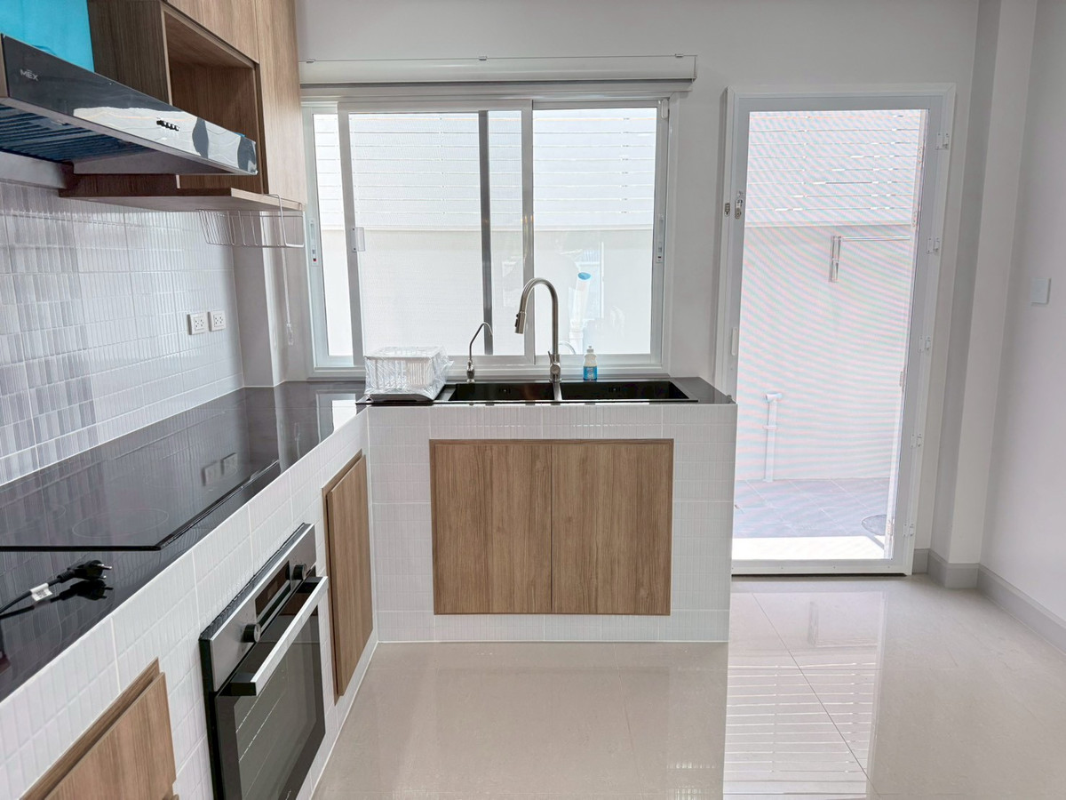 For RentHouseOnnut, Udomsuk : 🐈🎊 Urgent House On Nut 40 for rent, with a small garden inside the house. Can turn animals 