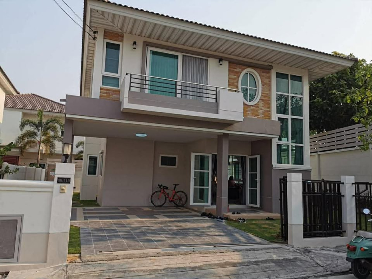 For SaleHousePattaya, Bangsaen, Chonburi : Empty house, corner house, in front of a common garden. Open, not blocking the view