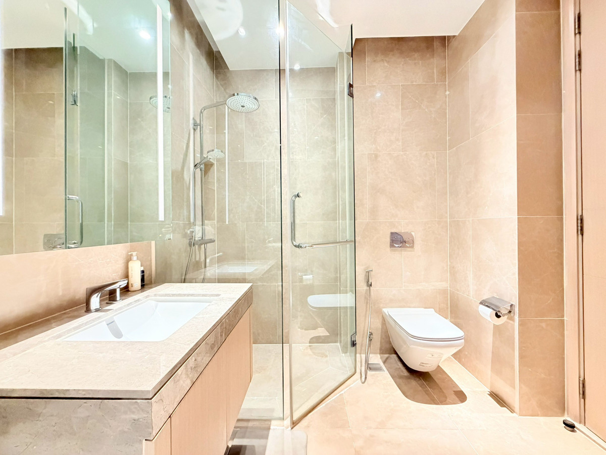 For RentCondoWongwianyai, Charoennakor : Super luxury condo for rent near BTS Charoen Nakhon ✨ Magnolias Icon Siam ✨2 bedrooms, fully furnished, high floor, Chao Phraya River view.