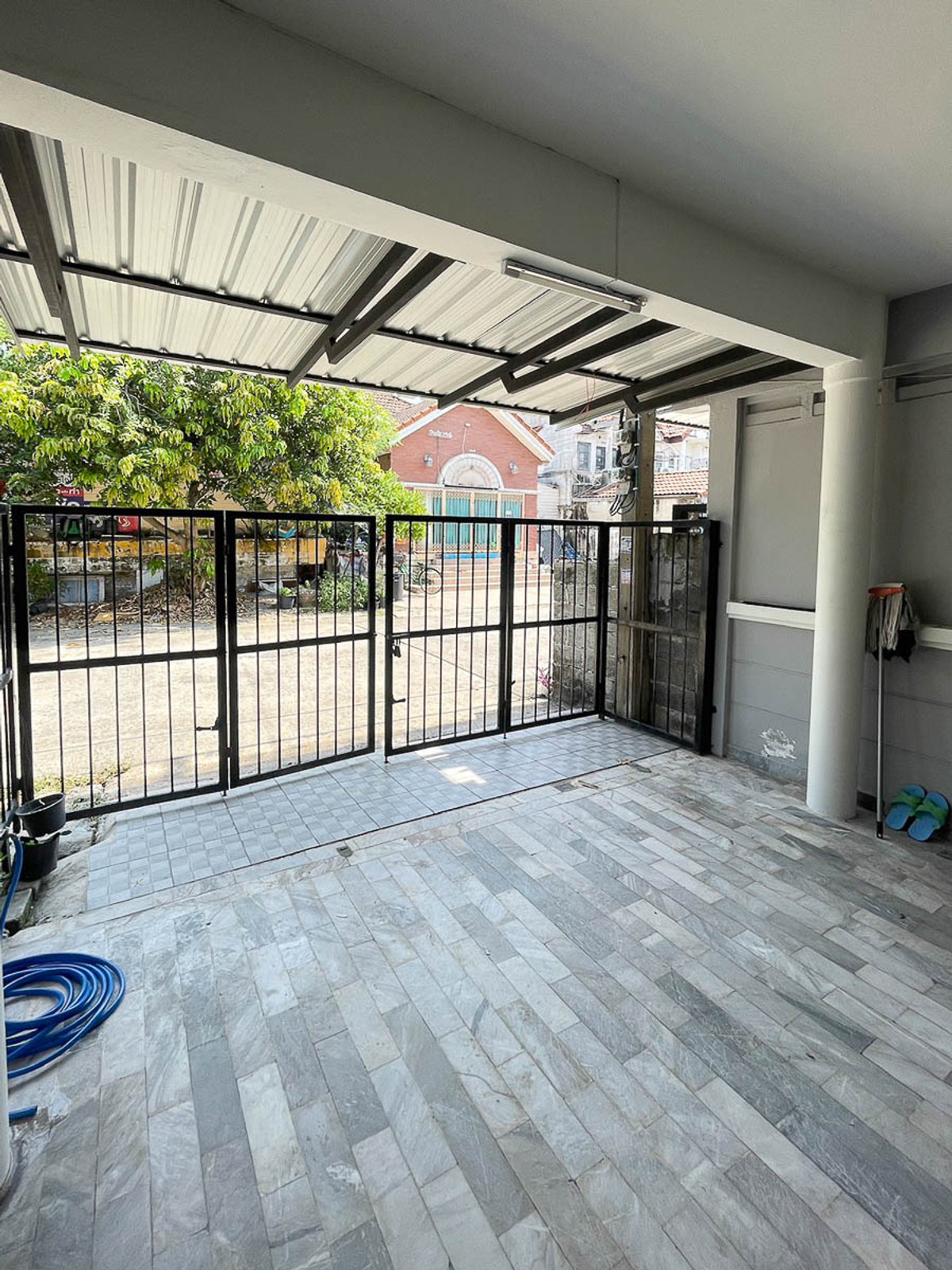 ขายทาวน์โฮมแจ้งวัฒนะ เมืองทอง : ขาย บ้าน Flowery Home ปากเกร็ด บ้านทาวน์เฮาส์ 2 ชั้น แบบ 2 ห้องนอน 17 ตรว 110 ตรม สภาพดี ใกล้ ติวานนท์ ศรีสมาน ดอนเมือง อิมแพ็ค เมืองทองธานี แจ้งวัฒนะ : EL26S-002