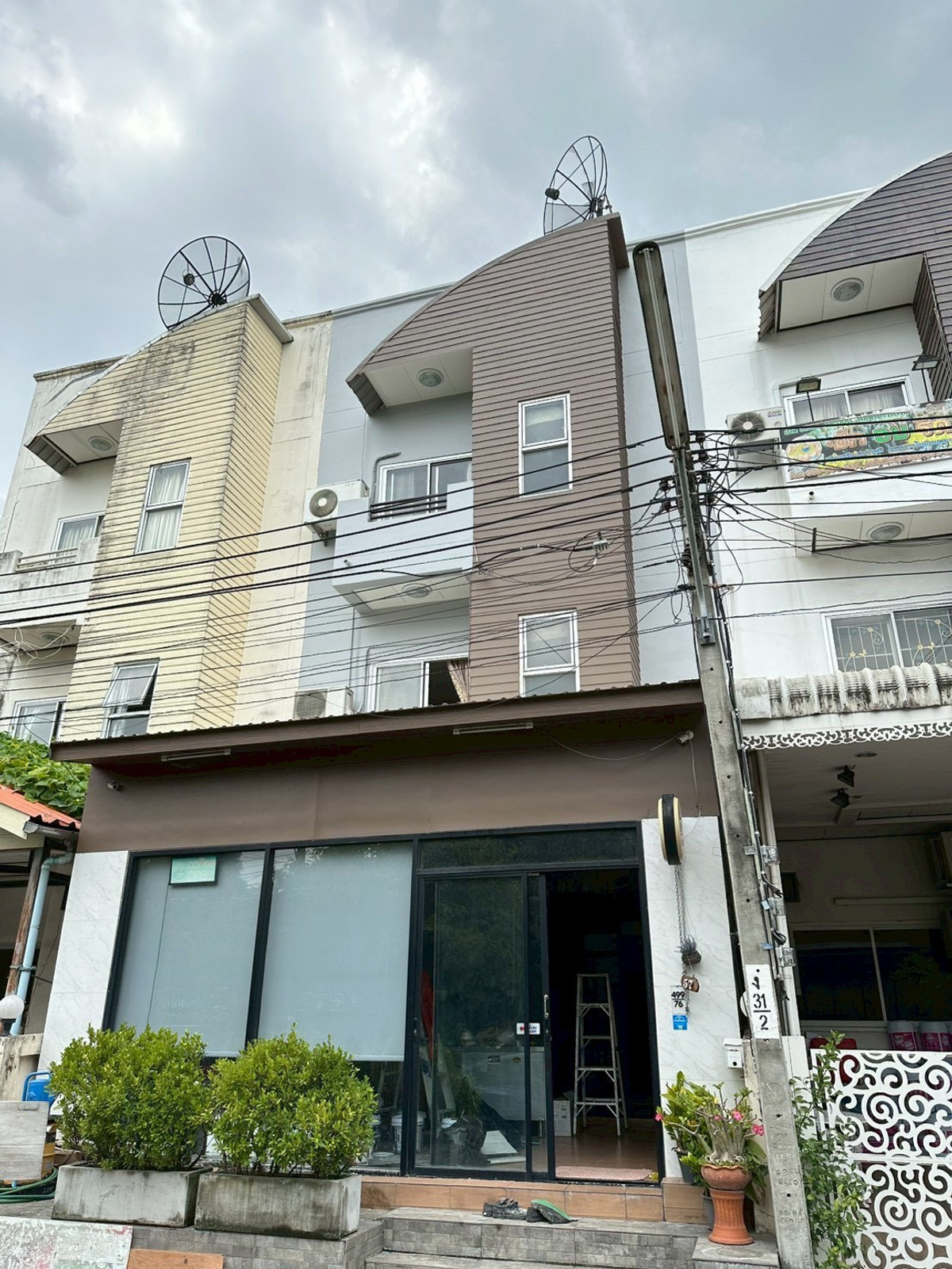 For RentTownhomePattanakan, Srinakarin : For rent, 3-story townhome, Suan Racha Village, Townhome, Krungthep Kreetha Soi 7.