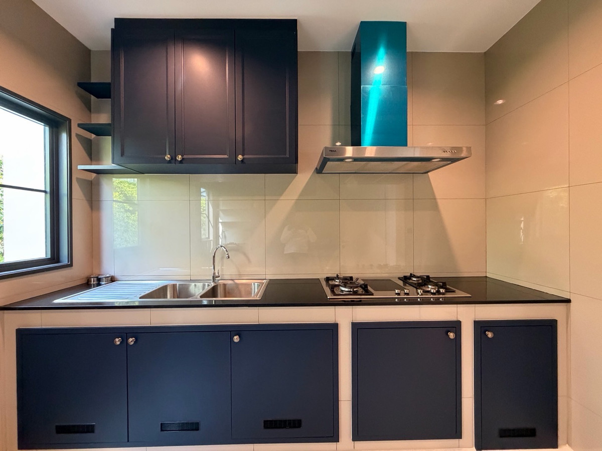 ให้เช่าบ้านบางนา แบริ่ง ลาซาล : ให้เช่าบ้านเดี่ยวหรู เศรษฐสิริ บางนา กม.10 บ้านเดี่ยวดีไซน์โมเดิร์น เรียบหรู ฟังก์ชันลงตัว เหมาะสำหรับครอบครัวที่ต้องการความเป็นส่วนตัวในโครงการระดับพรีเมียม