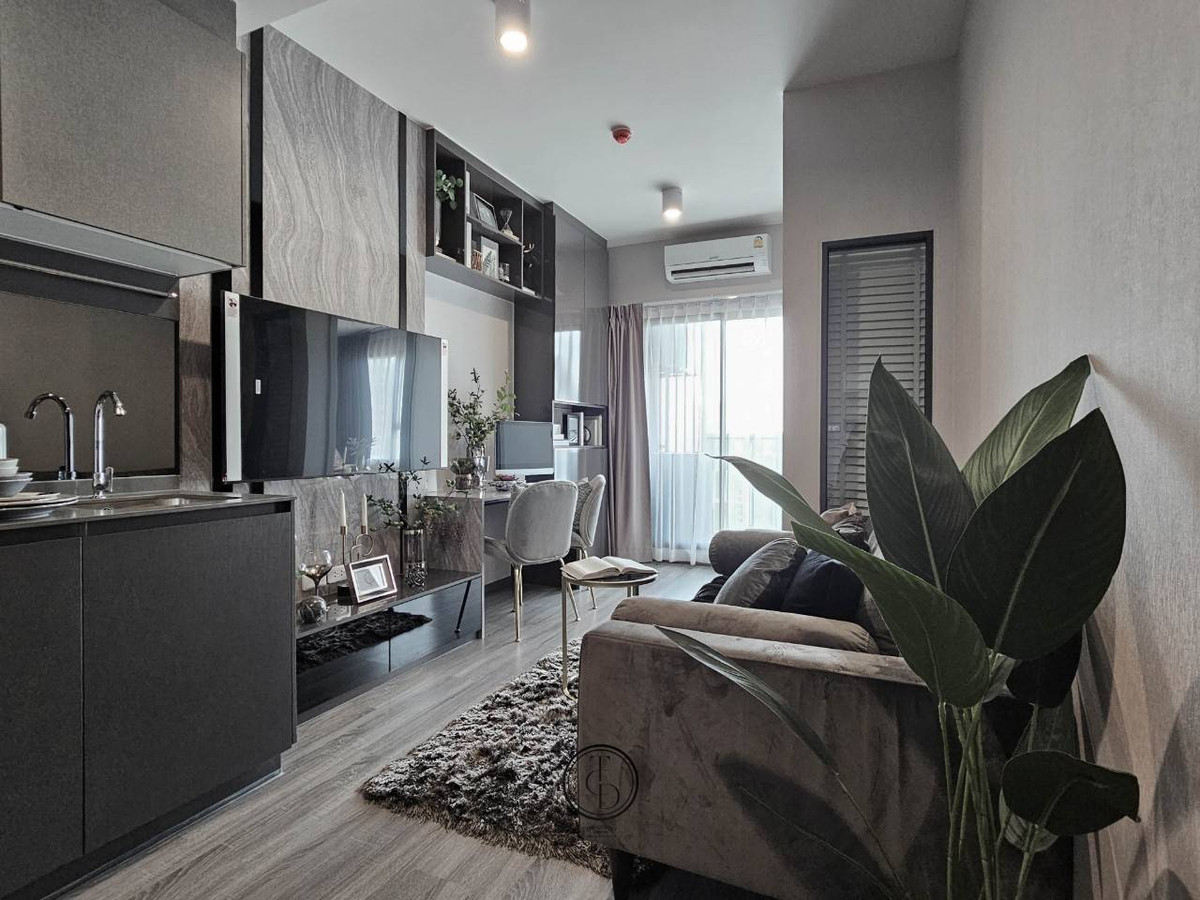 For RentCondoSiam Paragon ,Chulalongkorn,Samyan : Beautifully decorated room, fully built-in, not hot from the sun, comfortable to live in.