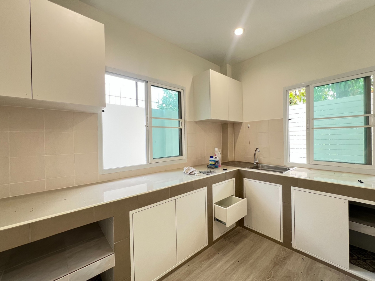 For SaleHouseSukhumvit, Asoke, Thonglor : Single house, Sukhumvit 71, corner house, 79 sq m, Pridi Banom 42, prime location, newly decorated.