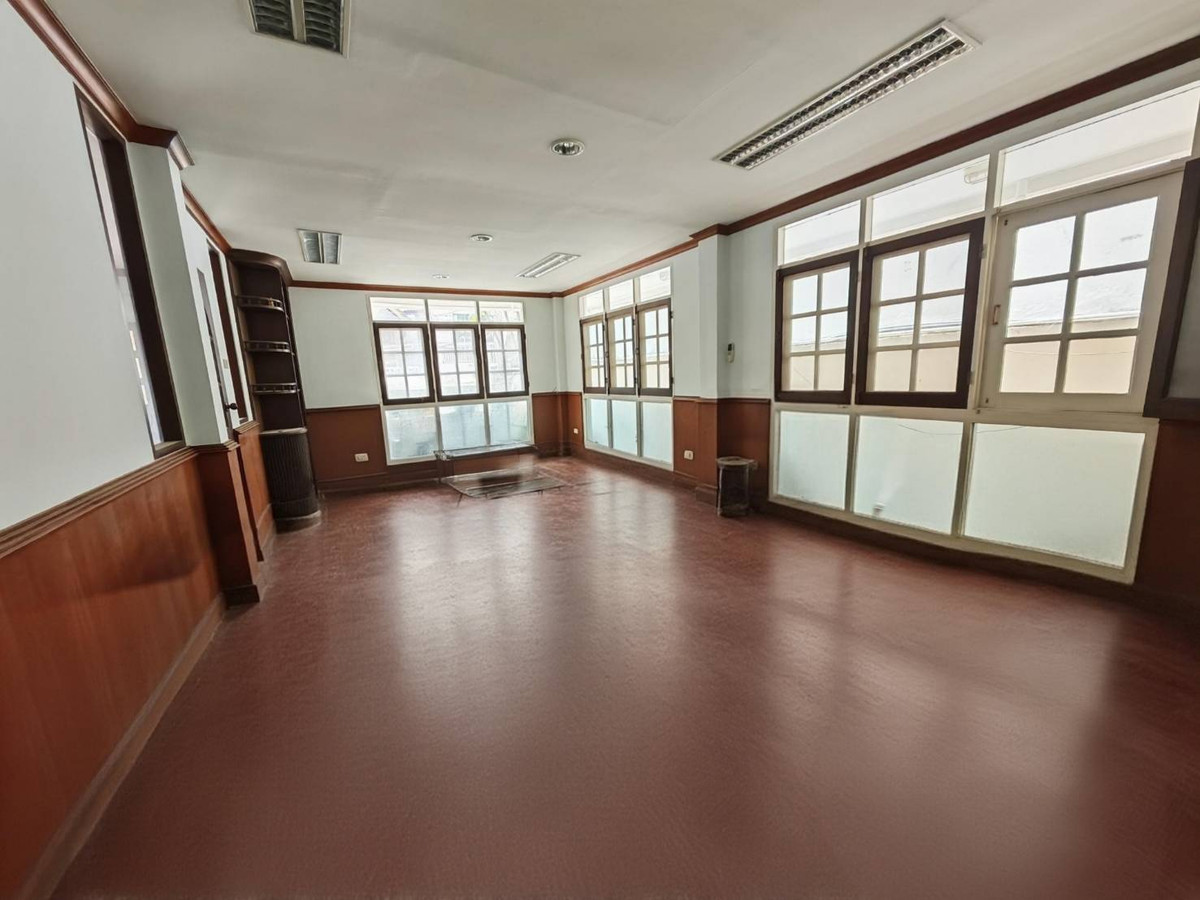 ขายบ้านรัชดา ห้วยขวาง : ขายด่วน!! บ้านเดี่ยว 2 ชั้น 126 ตรว. ทำเลทองย่านห้วยขวาง-รัชดา มีห้องใต้ดินขนาดใหญ่