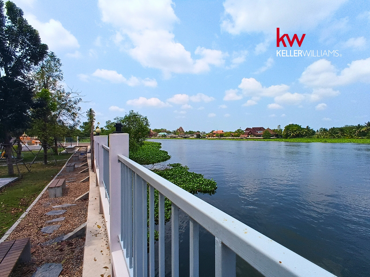 For SaleMahachai Samut Sakhon : [For sale] semi-detached house, detached house Along the Tha Chin River 🌿 Nichakorn Village, Tha Mai 1 (red bricks throughout), angelic condition, 3 years old, ready to move in!