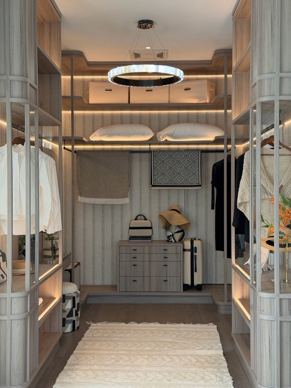 ให้เช่าบ้านบางนา แบริ่ง ลาซาล : ให้เช่าบ้านเดี่ยวหรู เศรษฐสิริ บางนา กม.10 บ้านเดี่ยวดีไซน์โมเดิร์น เรียบหรู ฟังก์ชันลงตัว เหมาะสำหรับครอบครัวที่ต้องการความเป็นส่วนตัวในโครงการระดับพรีเมียม