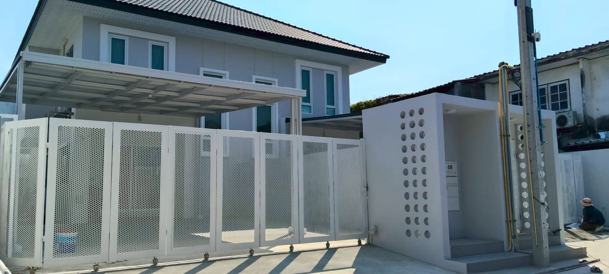 For RentHouseOnnut, Udomsuk : 🐈🎊 Urgent House On Nut 40 for rent with a small garden inside the house. Can turn animals