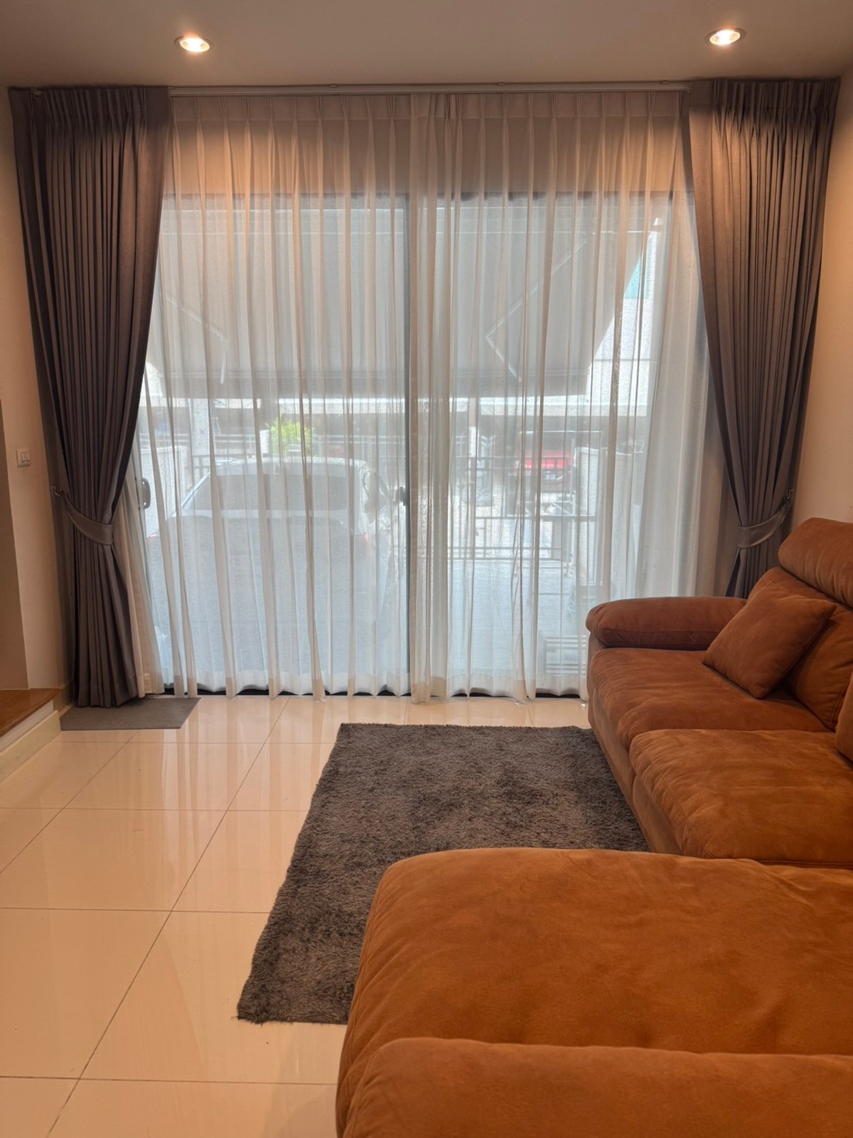 ให้เช่าทาวน์โฮมบางนา แบริ่ง ลาซาล : 🏠 ให้เช่าทาวน์โฮม 3 ชั้น โครงการบ้านกลางเมือง (บางนา-วงแหวน) เดือนละ 26000 บาท 🎉 ใกล้เมกา บางนา กิ่งแก้ว นิคมเจโม บ้านสวย เฟอร์นิเจอร์และเครื่องใช้ไฟฟ้าครบ พร้อมเข้าอยู่ ✅✅