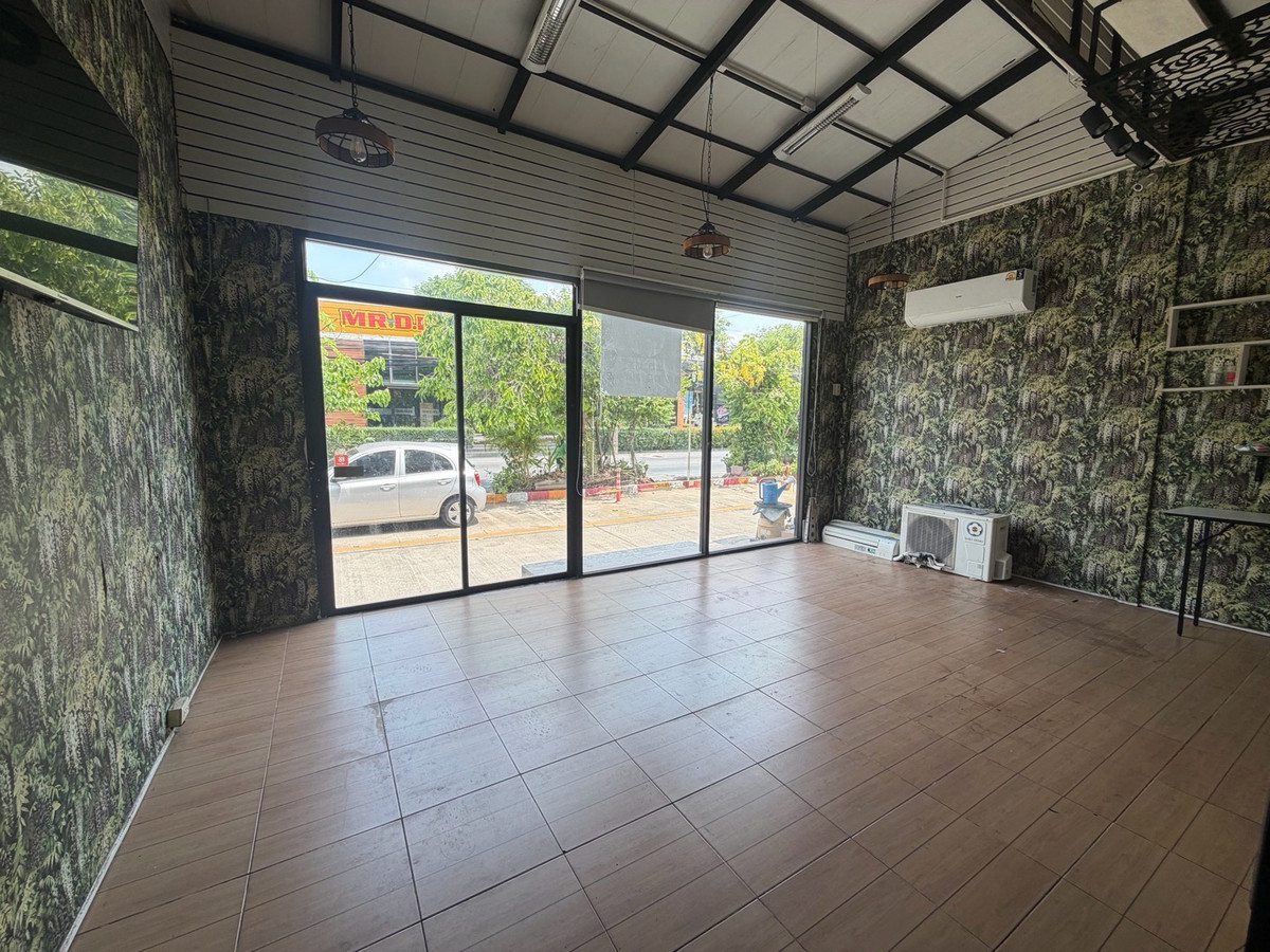 For RentTownhomePattanakan, Srinakarin : For rent, 3-story townhome, Suan Racha Village, Townhome, Krungthep Kreetha Soi 7.