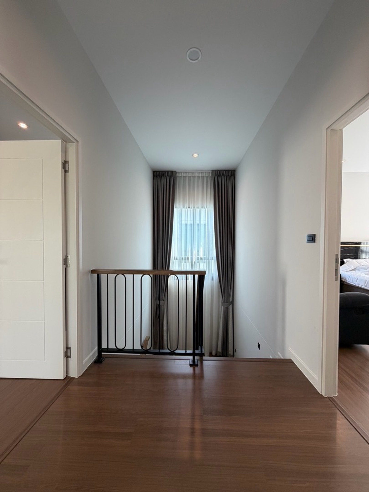 ให้เช่าบ้านบางนา แบริ่ง ลาซาล : ให้เช่าบ้านเดี่ยวหรู เศรษฐสิริ บางนา กม.10 บ้านเดี่ยวดีไซน์โมเดิร์น เรียบหรู ฟังก์ชันลงตัว เหมาะสำหรับครอบครัวที่ต้องการความเป็นส่วนตัวในโครงการระดับพรีเมียม