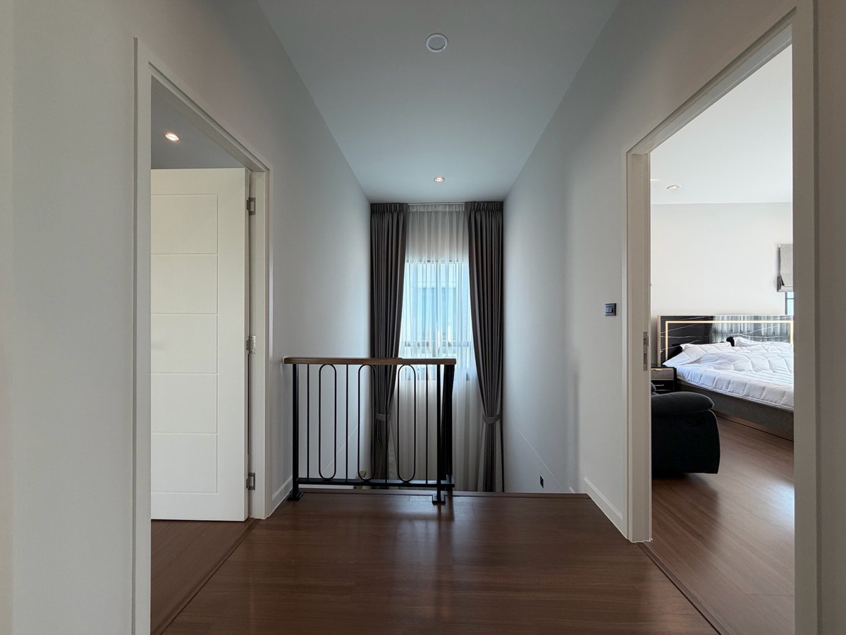 ให้เช่าบ้านบางนา แบริ่ง ลาซาล : ให้เช่าบ้านเดี่ยวหรู เศรษฐสิริ บางนา กม.10 บ้านเดี่ยวดีไซน์โมเดิร์น เรียบหรู ฟังก์ชันลงตัว เหมาะสำหรับครอบครัวที่ต้องการความเป็นส่วนตัวในโครงการระดับพรีเมียม