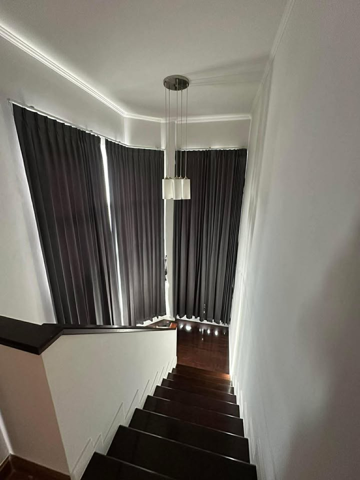 For SaleHousePattaya, Bangsaen, Chonburi : Empty house, corner house, in front of a common garden. Open, not blocking the view