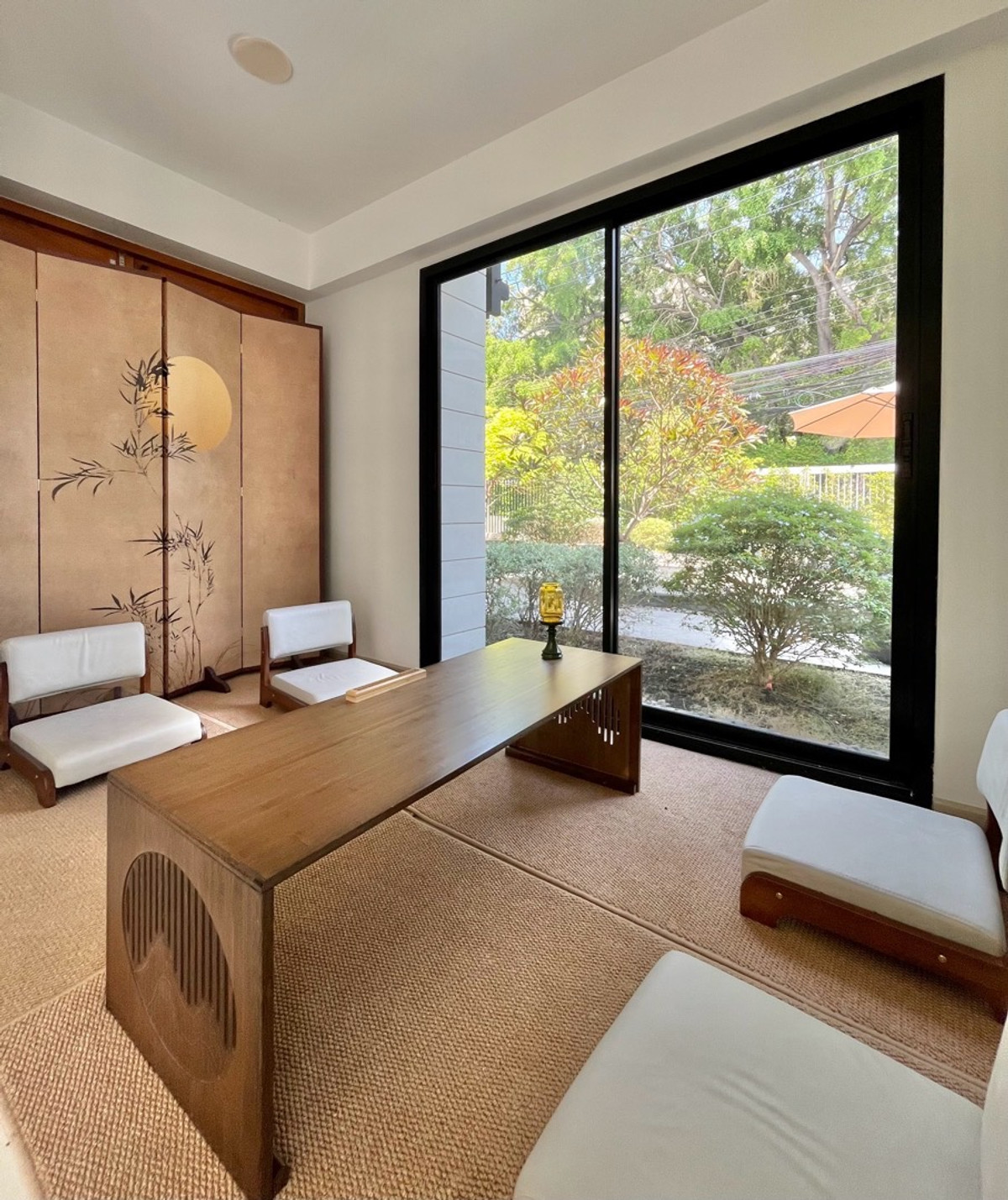 For RentRetail SpaceSukhumvit, Asoke, Thonglor : House for rent for business @ Pridi Banomyong, Sukhumvit, near Thonglor, Ekkamai, decorated, can be renovated, willing to accept tenants for 3+3 years, free decoration for 30 days.