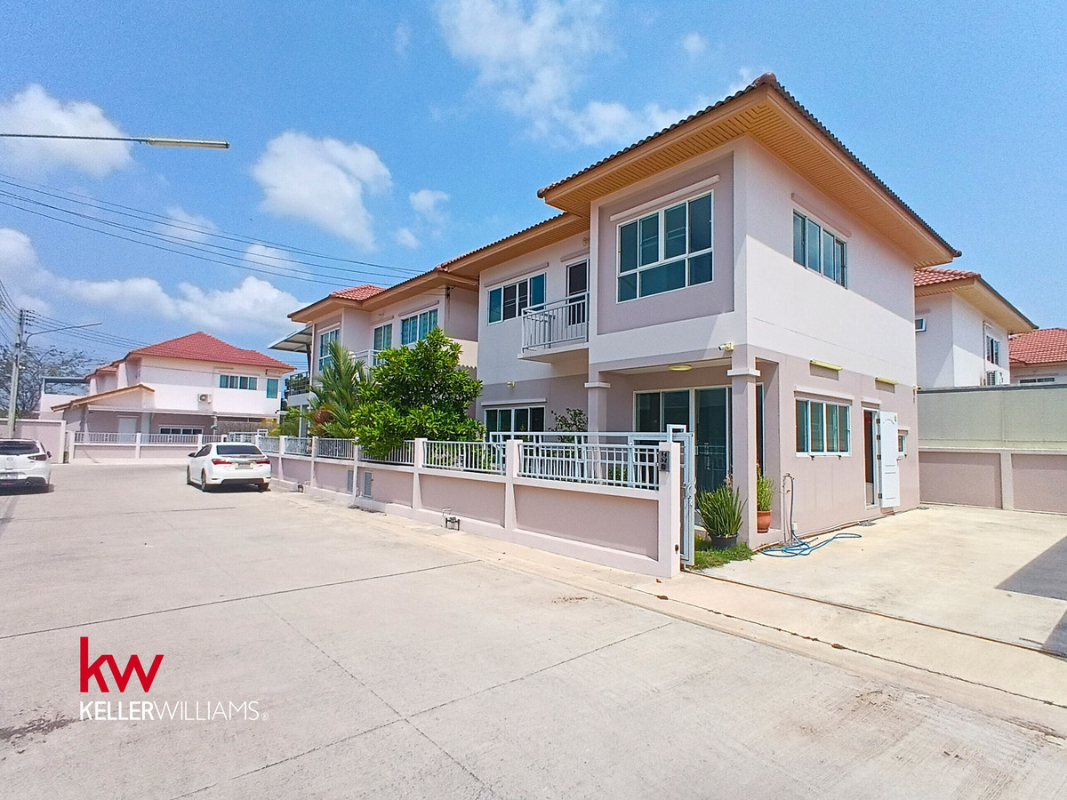 ขายมหาชัย สมุทรสาคร : [ขาย] บ้านแฝดอารมณ์บ้านเดี่ยว ริมแม่น้ำท่าจีน 🌿 หมู่บ้านณิชากร ท่าไม้ 1 (อิฐแดงทั้งหลัง) สภาพนางฟ้า 3 ปี พร้อมอยู่!