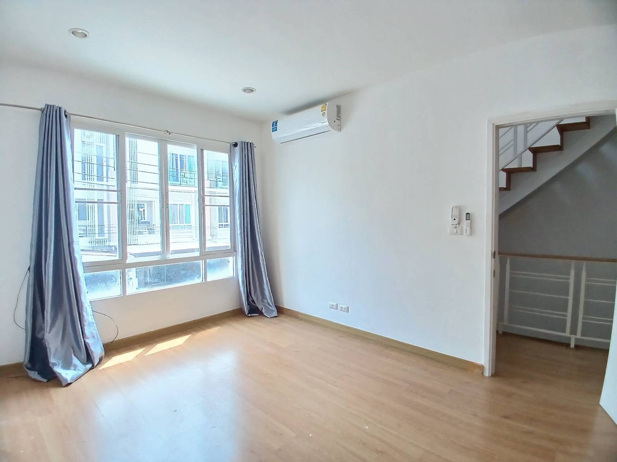 For RentTownhomePattanakan, Srinakarin : 3-story townhome for rent, Patio Village, Soi Phatthanakan 38, near APL Ramkhamhaeng (N.2024)
