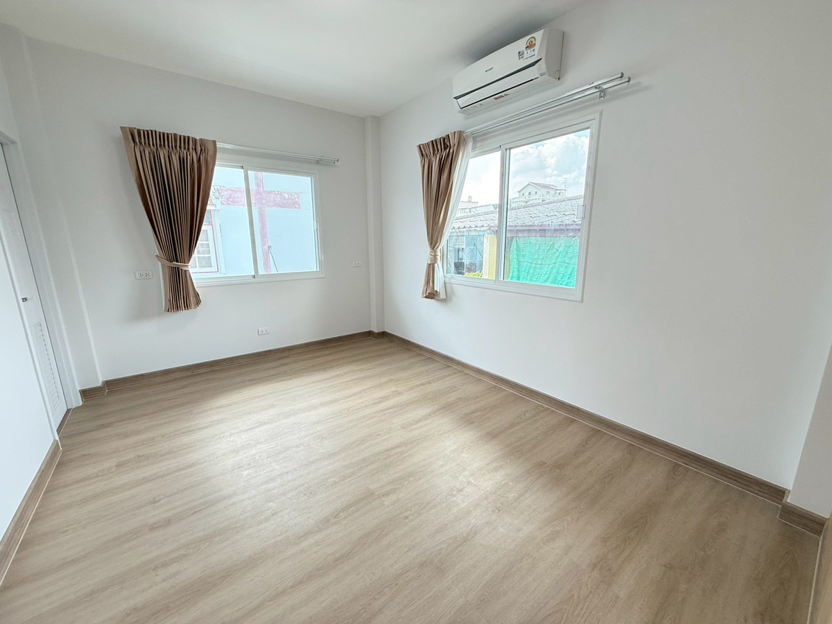 For RentHouseOnnut, Udomsuk : 🐈🎊 Urgent House On Nut 40 for rent with a small garden inside the house. Can turn animals