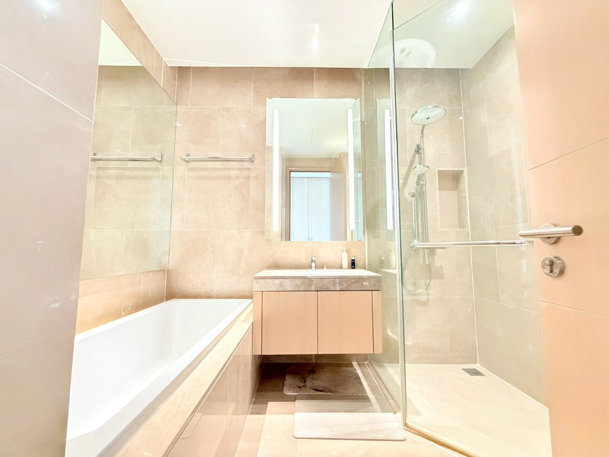 For RentCondoWongwianyai, Charoennakor : Super luxury condo for rent near BTS Charoen Nakhon ✨ Magnolias Icon Siam ✨2 bedrooms, fully furnished, high floor, Chao Phraya River view.