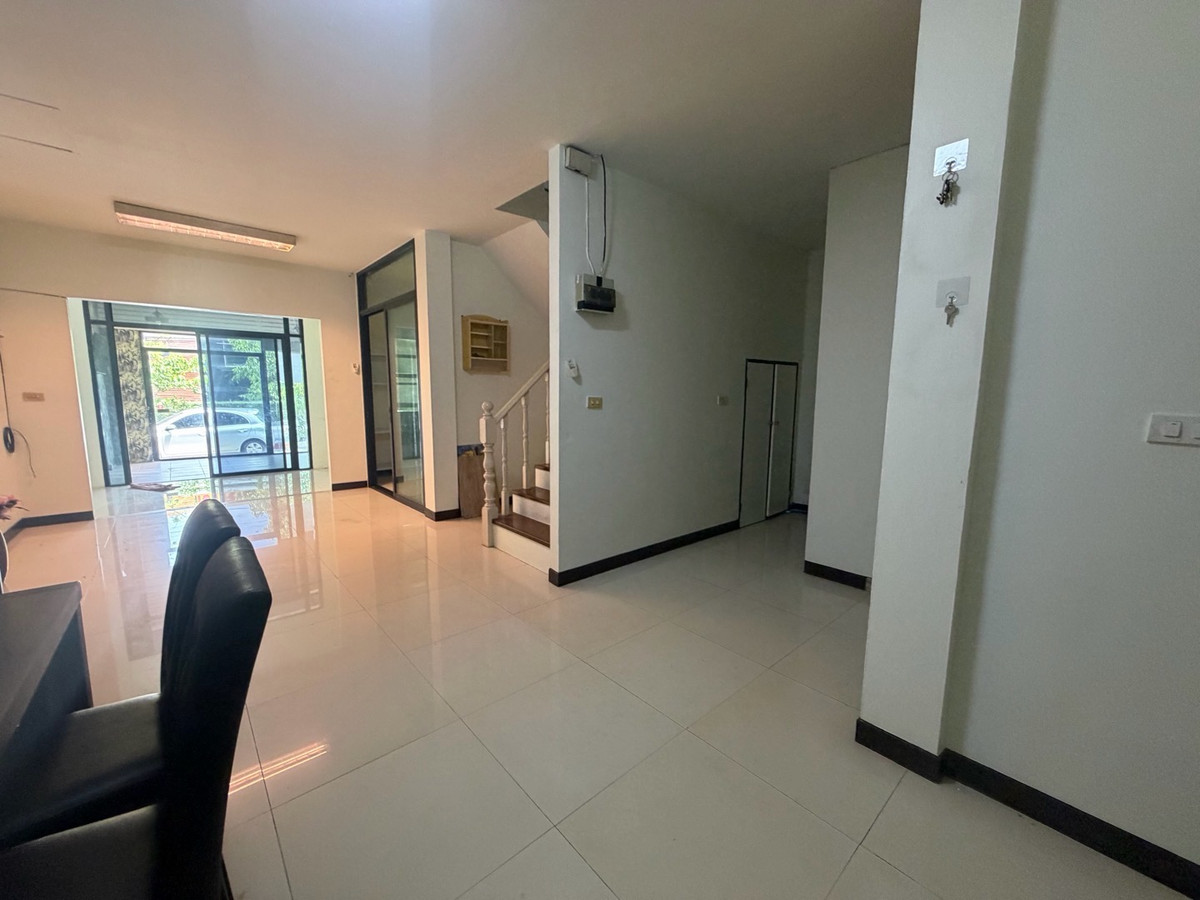 For RentTownhomePattanakan, Srinakarin : For rent, 3-story townhome, Suan Racha Village, Townhome, Krungthep Kreetha Soi 7.