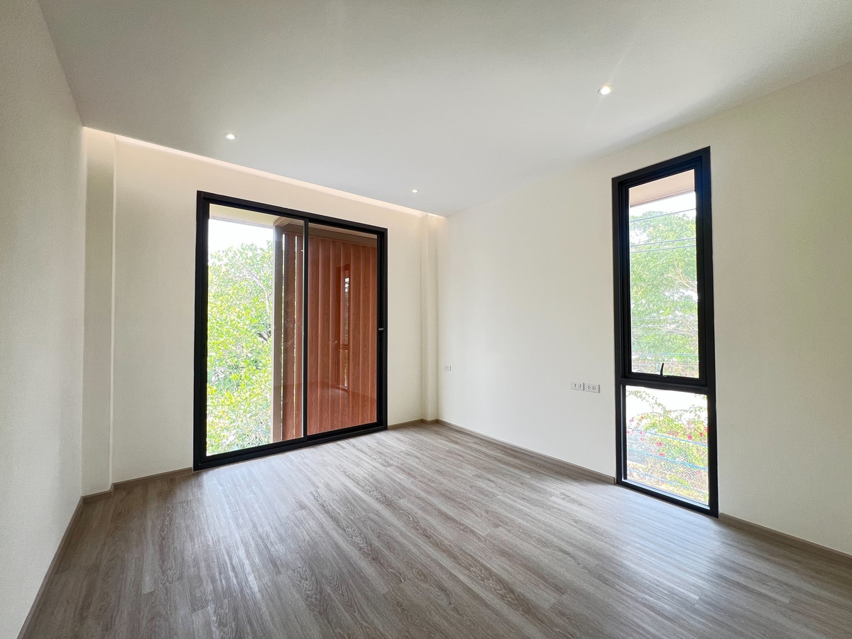 For SaleHouseSukhumvit, Asoke, Thonglor : Single house, Sukhumvit 71, corner house, 79 sq m, Pridi Banom 42, prime location, newly decorated.