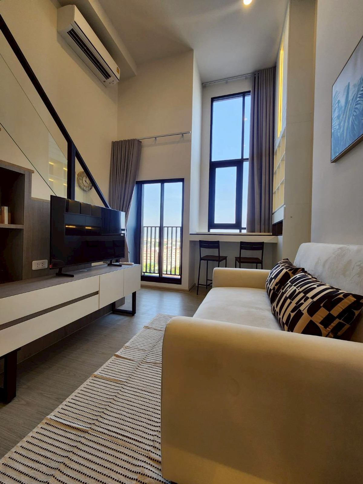 For RentCondoSeri Thai, Ramkhamhaeng Nida : 🏙✨ Origin Plug & Play Ramkhamhaeng Triple Station ✨🏙 📢📢 Duplex condo for rent, ready to move in 📢📢