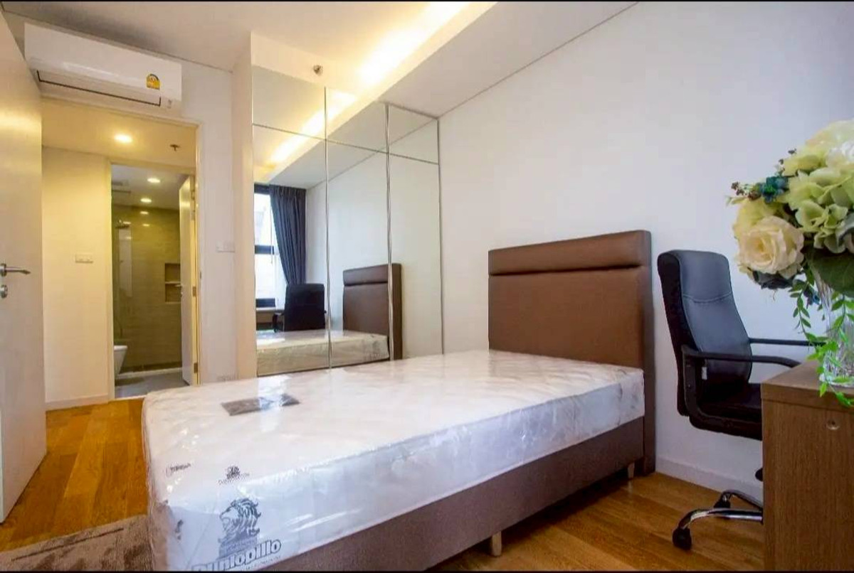 For RentCondoSukhumvit, Asoke, Thonglor : Condo Mode Sukhumvit 61, convenient travel, near BTS, there is a shuttle, quiet location, beautiful room, fully furnished, ready to move in.