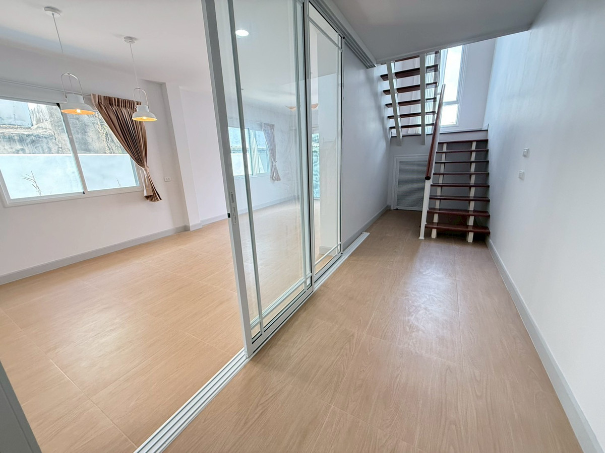 For RentHouseOnnut, Udomsuk : 🐈🎊 Urgent House On Nut 40 for rent with a small garden inside the house. Can turn animals