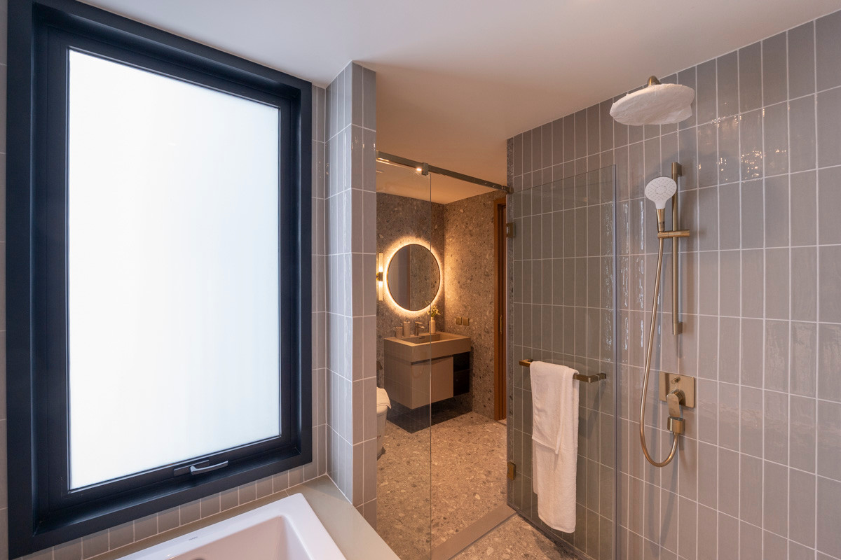 For RentCondoSukhumvit, Asoke, Thonglor : 🔥𝘽𝙚 𝙩𝙝𝙚 𝙛𝙞𝙧𝙨𝙩 𝙩𝙤 𝙧𝙚𝙣𝙩🔥 𝗩𝗜𝗔 𝟯𝟰 Condo, large room Pets allowed🐾 Newest, near BTS Thonglor.