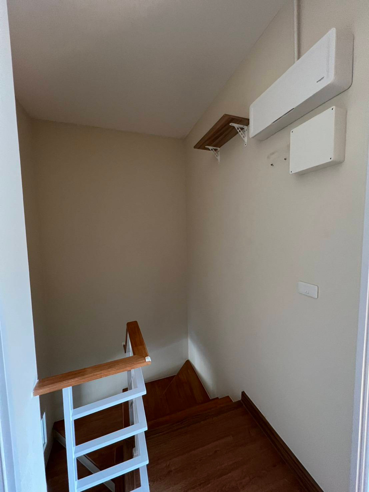 For RentTownhomeThaphra, Talat Phlu, Wutthakat : Golden Town Sathorn - Kanlapaphruek / 3 Bedrooms (FOR RENT) BALL292