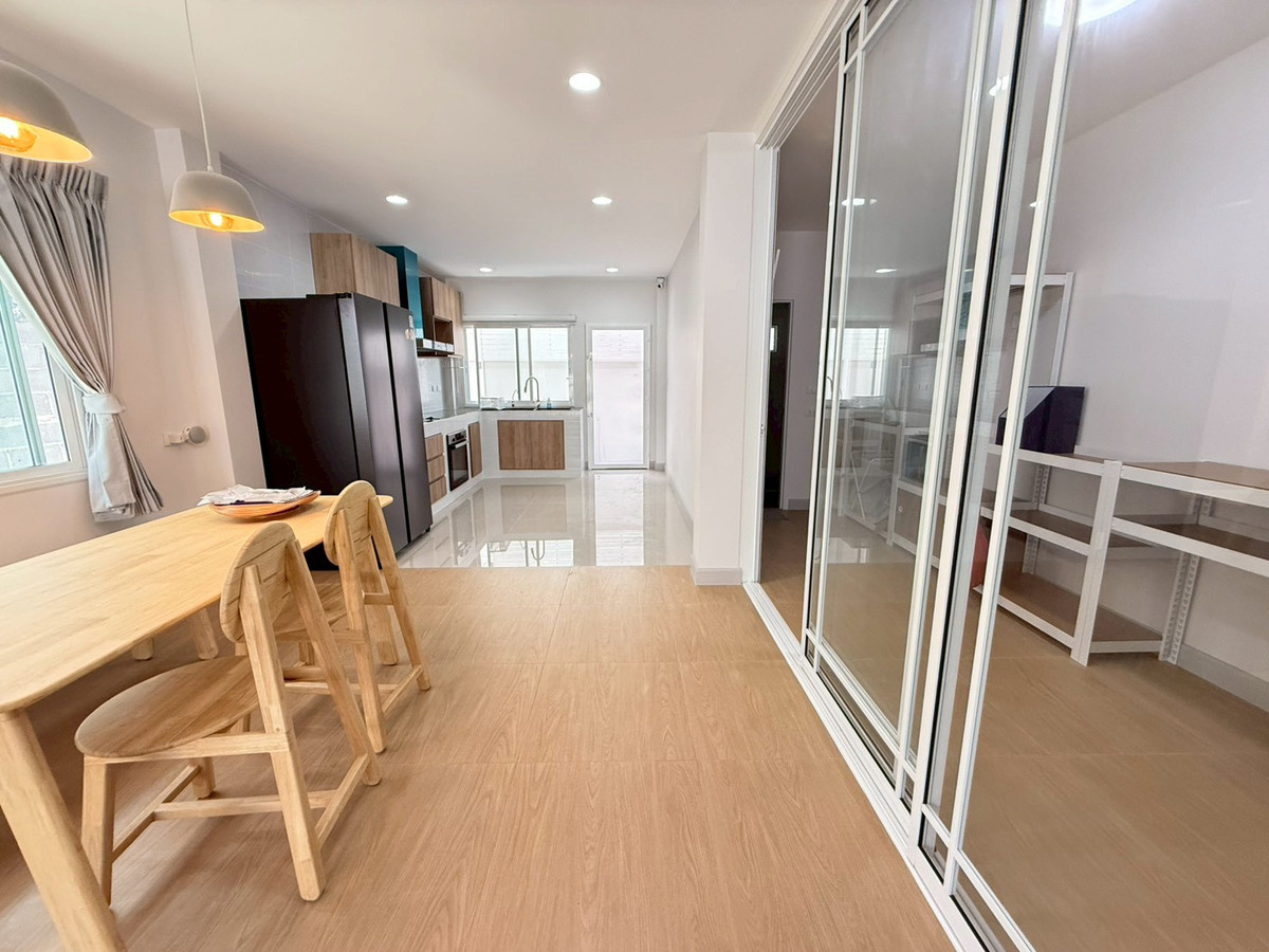 For RentHouseOnnut, Udomsuk : 🐈🎊 Urgent House On Nut 40 for rent, with a small garden inside the house. Can turn animals 