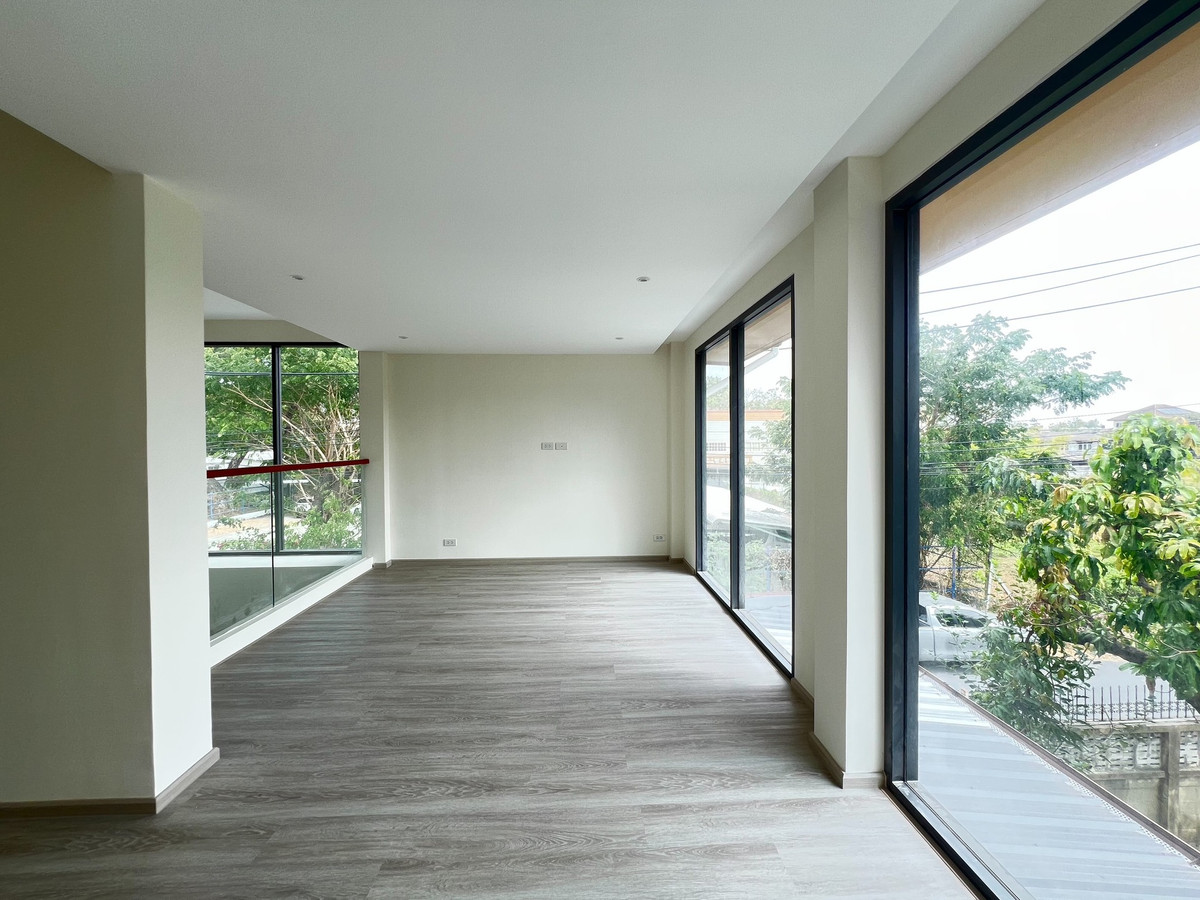 For SaleHouseSukhumvit, Asoke, Thonglor : Single house, Sukhumvit 71, corner house, 79 sq m, Pridi Banom 42, prime location, newly decorated.