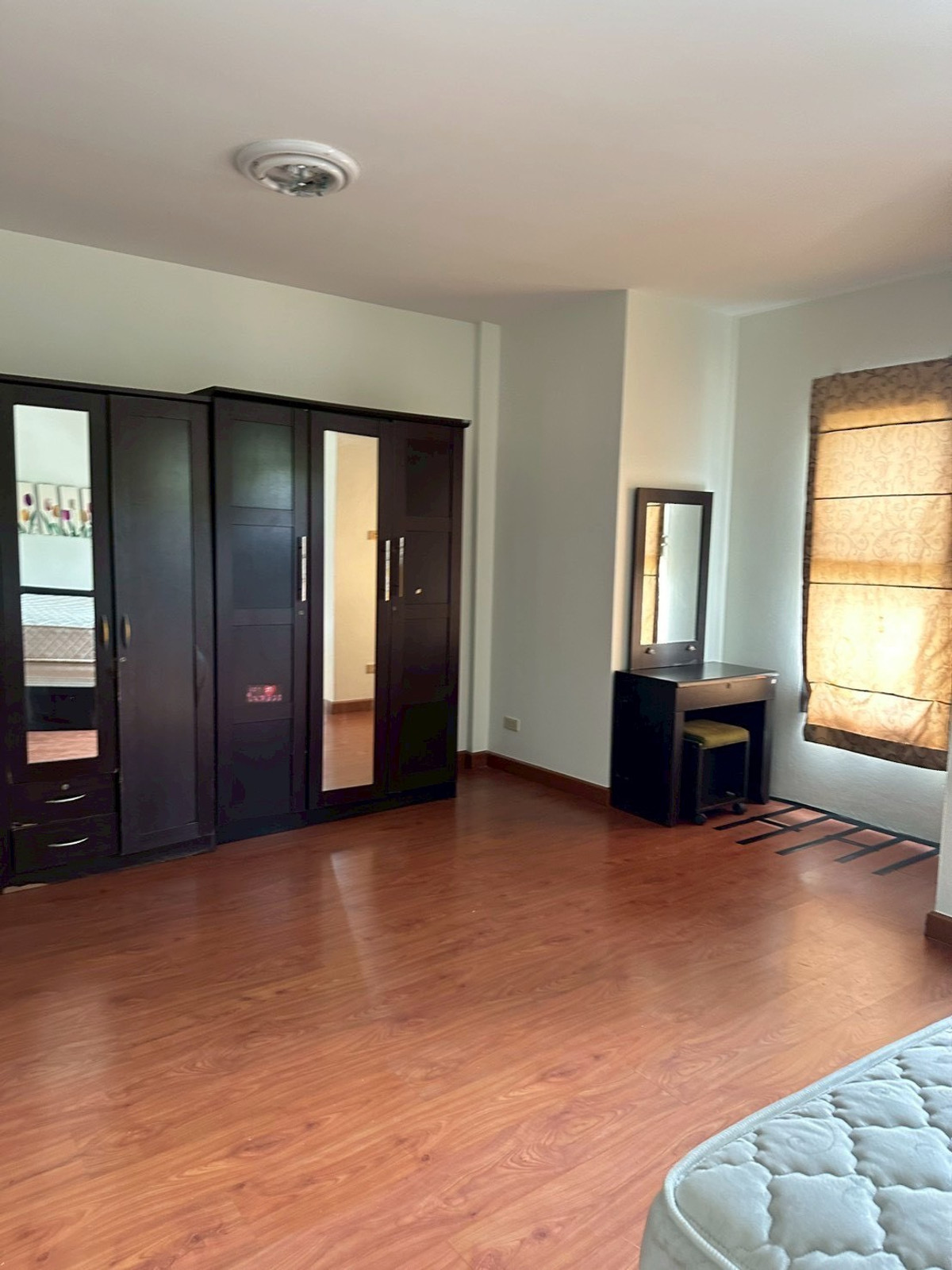 For RentTownhomePattanakan, Srinakarin : For rent, 3-story townhome, Suan Racha Village, Townhome, Krungthep Kreetha Soi 7.